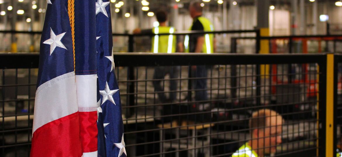 Flag-in-Warehouse