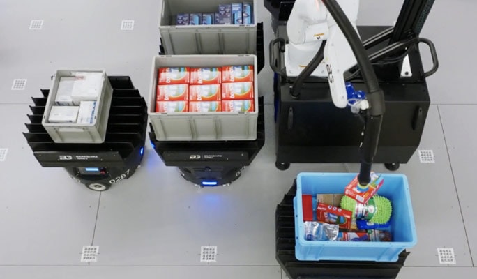 BG FLEX uses mobile robotics to transport, buffer, and sort SKUs into customer orders