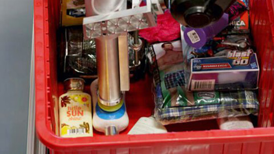 BG Robotic Induction Station (BG RIS) solution grips a single SKU from a mixed tote