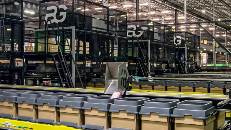 Conveyor totes